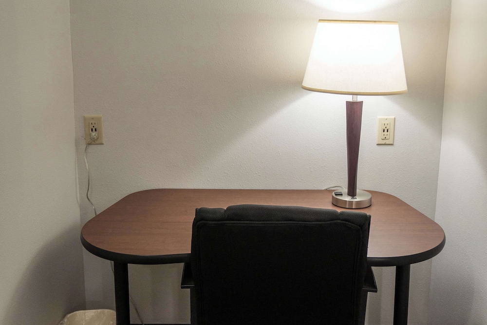 Suite, 1 Queen Bed with Sofa bed, Non Smoking (Upgrade) - Photo 4