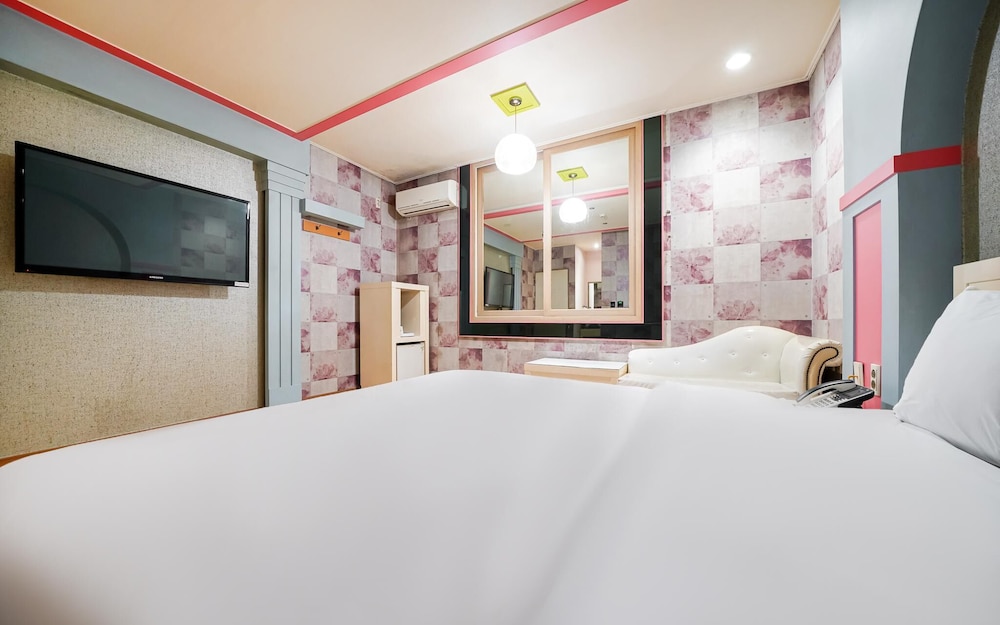 Room (Standard Room) - Photo 3