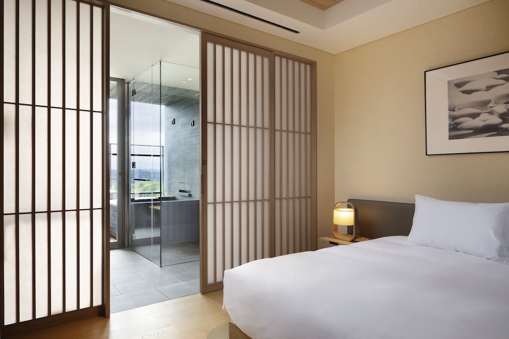 Four Bedroom Yotei Suite with Onsen and Tatami, Non Smoking - Photo 1
