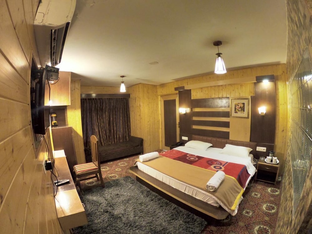 Deluxe Room, 1 King Bed, Valley View photo 2