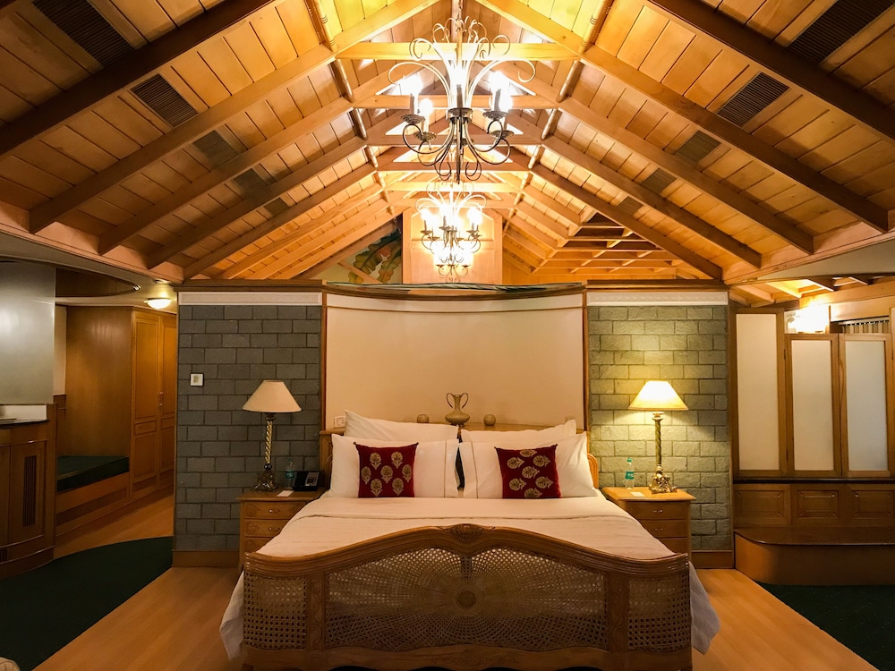 Club Suite, 1 King Bed - Photo 2