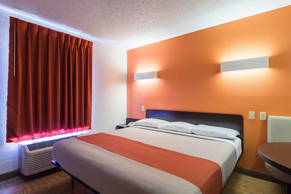 Deluxe Room, 1 King Bed, Smoking