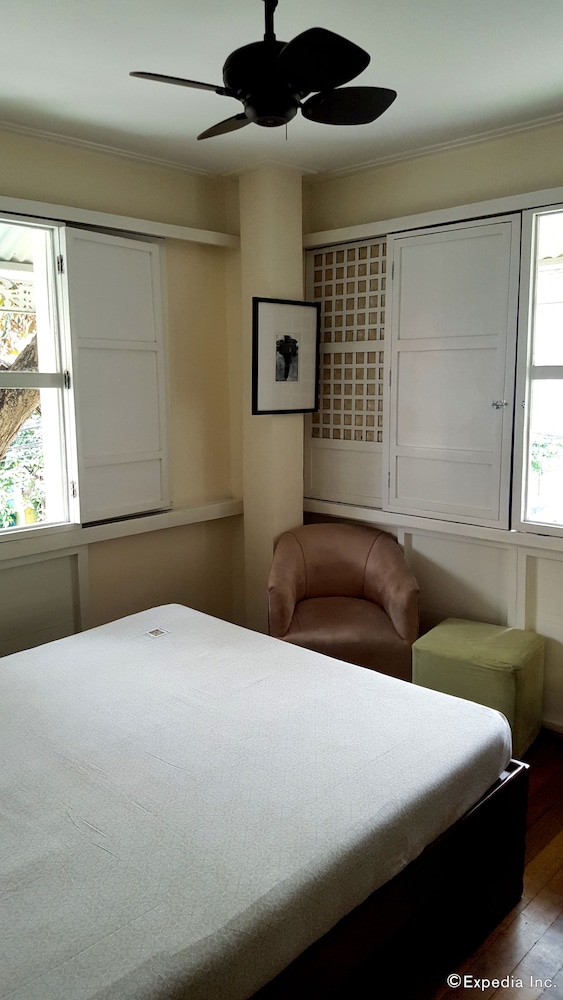 Standard Room, 1 Queen Bed photo 3
