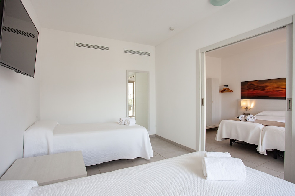 Quadruple Room, Balcony - Photo 2