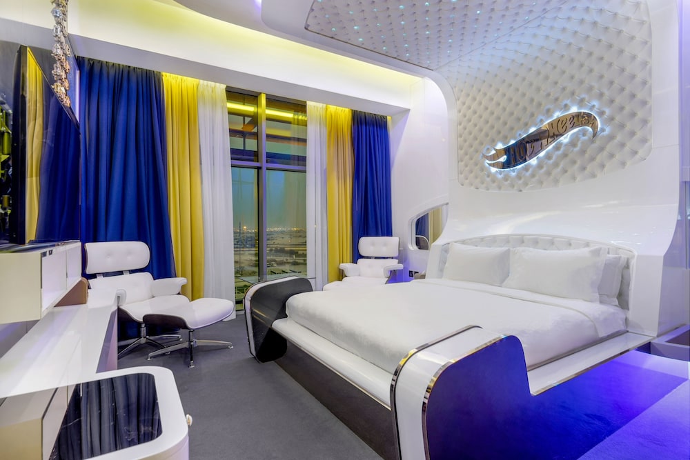 Family Suite, 1 King Bed (Hotwheels) photo 2