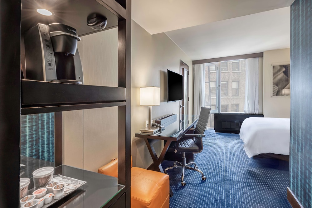 Queen bed high floor