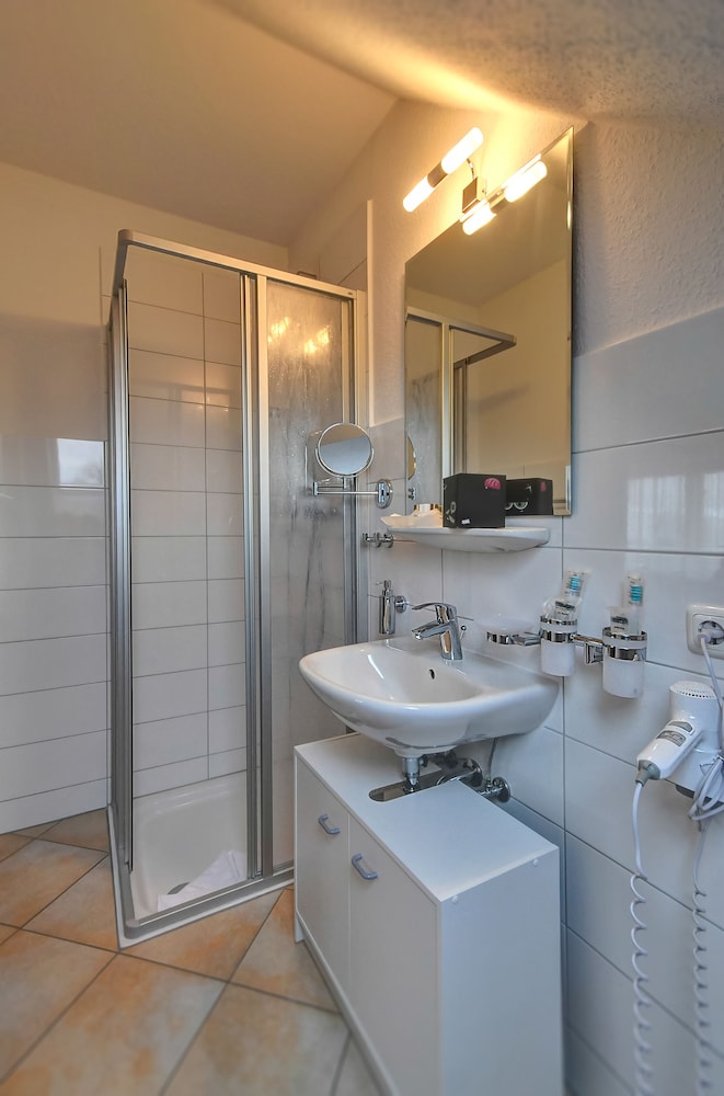 Comfort Double Room, 1 Double Bed, Kitchenette thumbnail 5