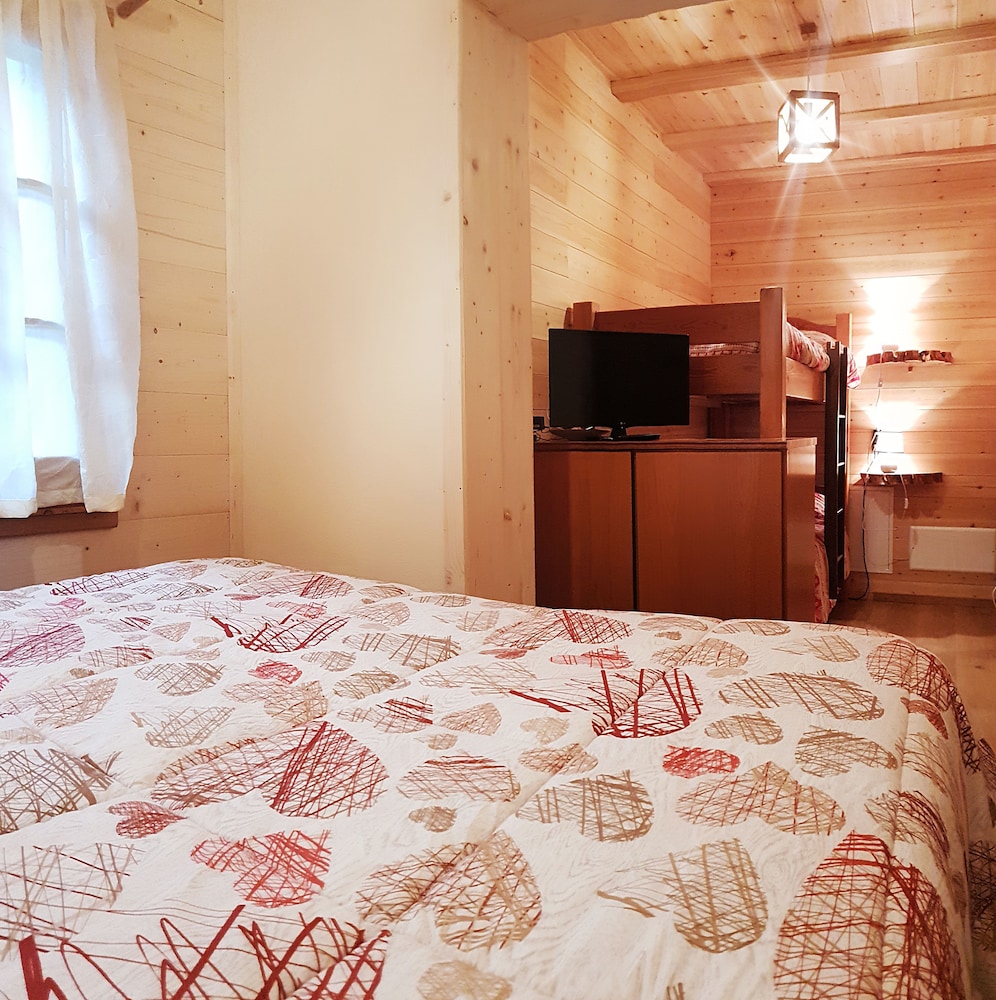 Basic Quadruple Room, Private Bathroom, Ground Floor photo 2