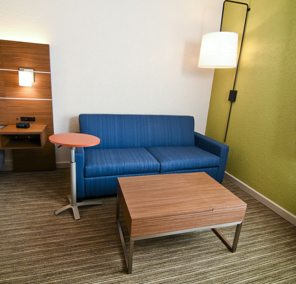 Standard Room, 1 King Bed with Sofa bed - Photo 1