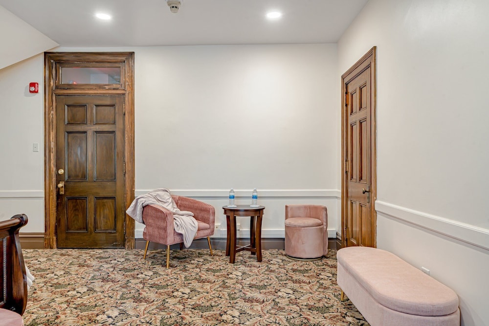 Luxury Suite, 1 Queen Bed, Non Smoking, Club Lounge Access photo 2