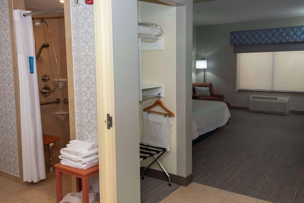 Room, 1 King Bed, Accessible, Non Smoking - Photo 3
