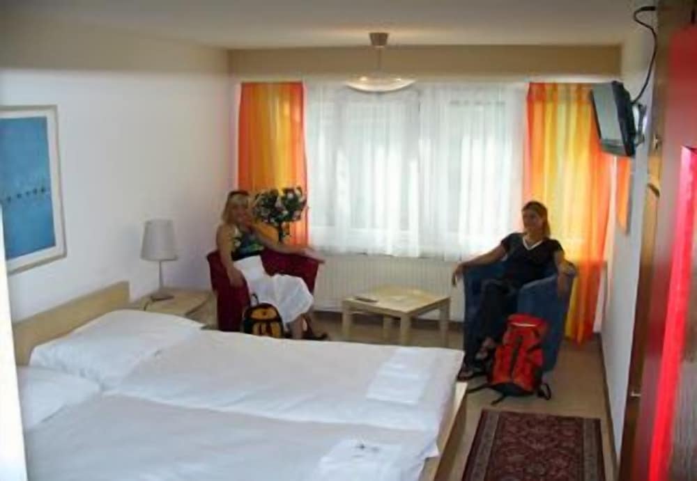 Double Room - Photo 3