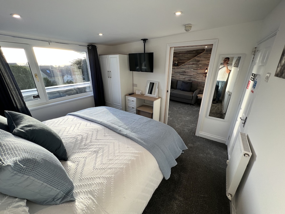 Premier Suite, 1 King Bed, Garden View photo 3