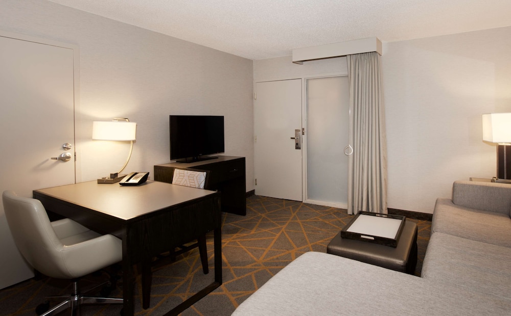 Room, 1 Double Bed, Accessible (Roll-In Shower) - Photo 2