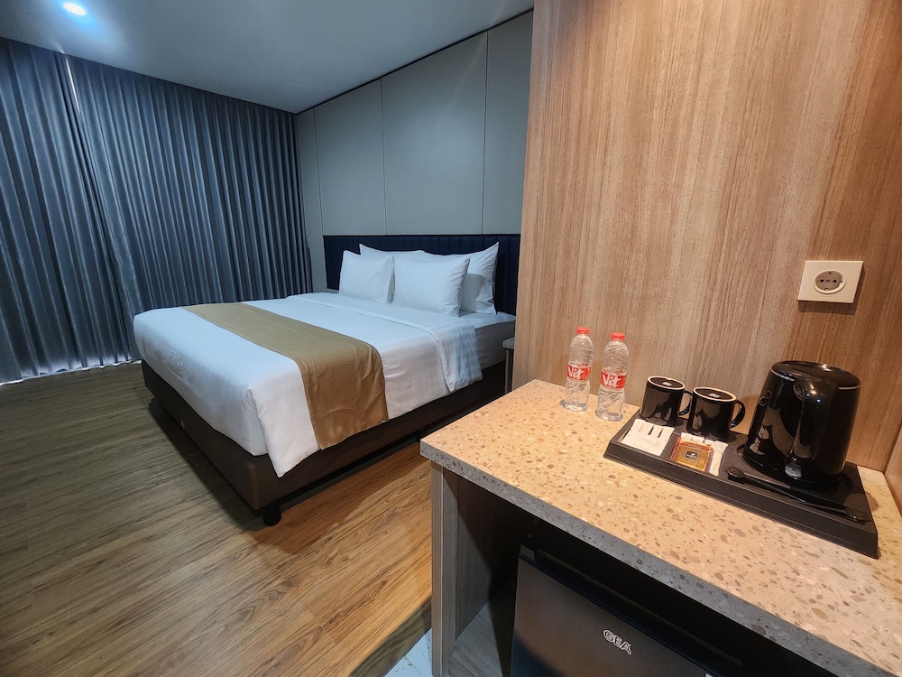 Deluxe Double Room, 1 King Bed photo 3