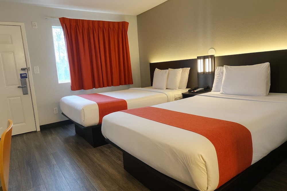 Standard Room, 2 Double Beds, Non Smoking photo 2