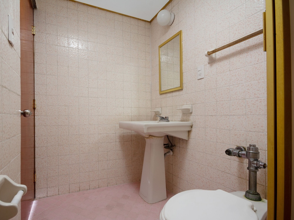 Standard Room, 2 Twin Beds - Photo 6
