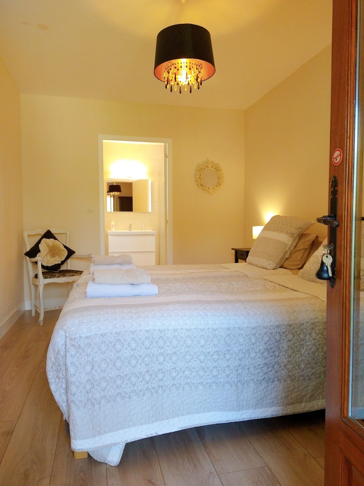 Twin Room - Photo 5