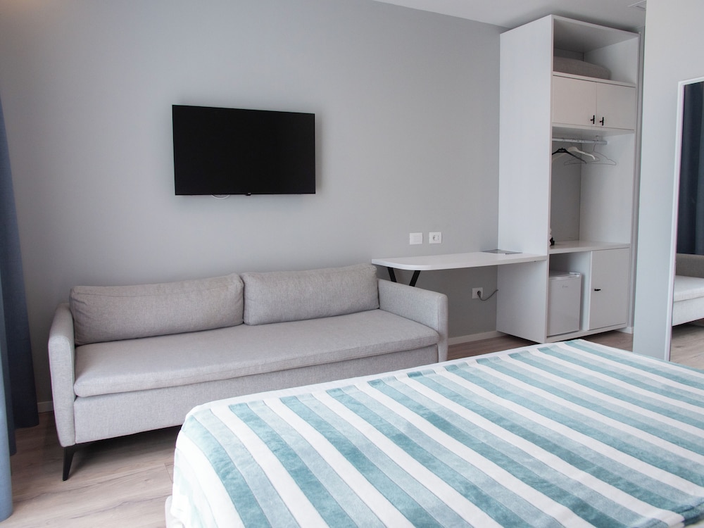Classic Triple Room, Balcony, Garden View photo 3