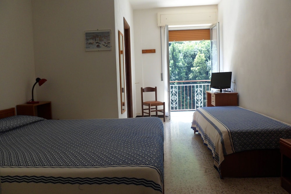 Standard Triple Room, Valley View photo 1