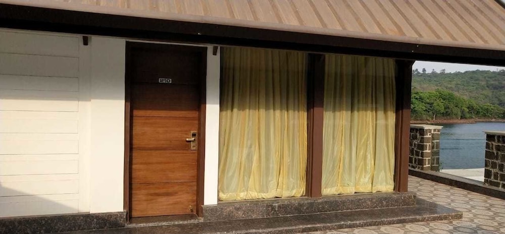 Premium Single Room, 1 Bedroom, Lake View photo 1