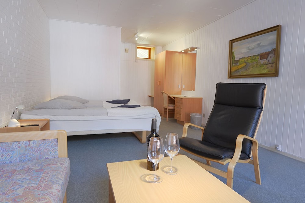 Double Room (not pet friendly) photo 1