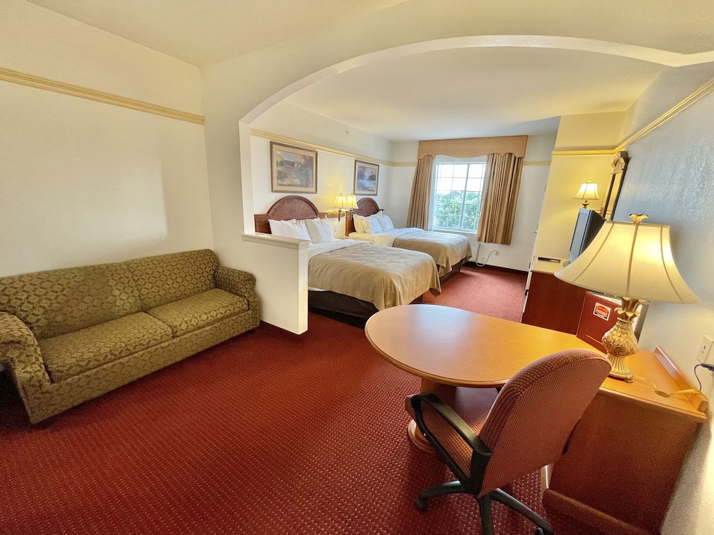 Standard Suite, 2 Queen Beds, Non Smoking, City View