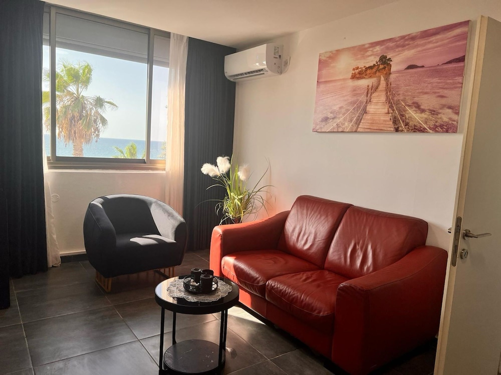 Executive Studio Suite, 2 Bedrooms, Ocean View, Beachfront