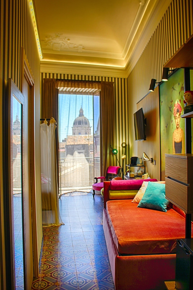 Deluxe Triple Room, Balcony, City View