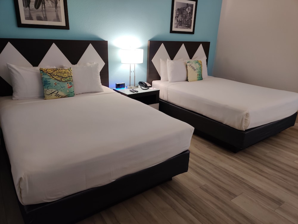 Standard Room, 2 Queen Beds - Photo 8