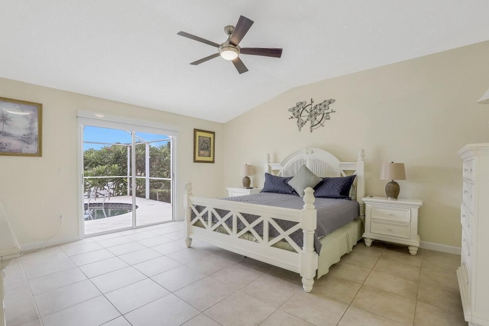 House, Multiple Beds (Pet-friendly home with southern expos) photo 2