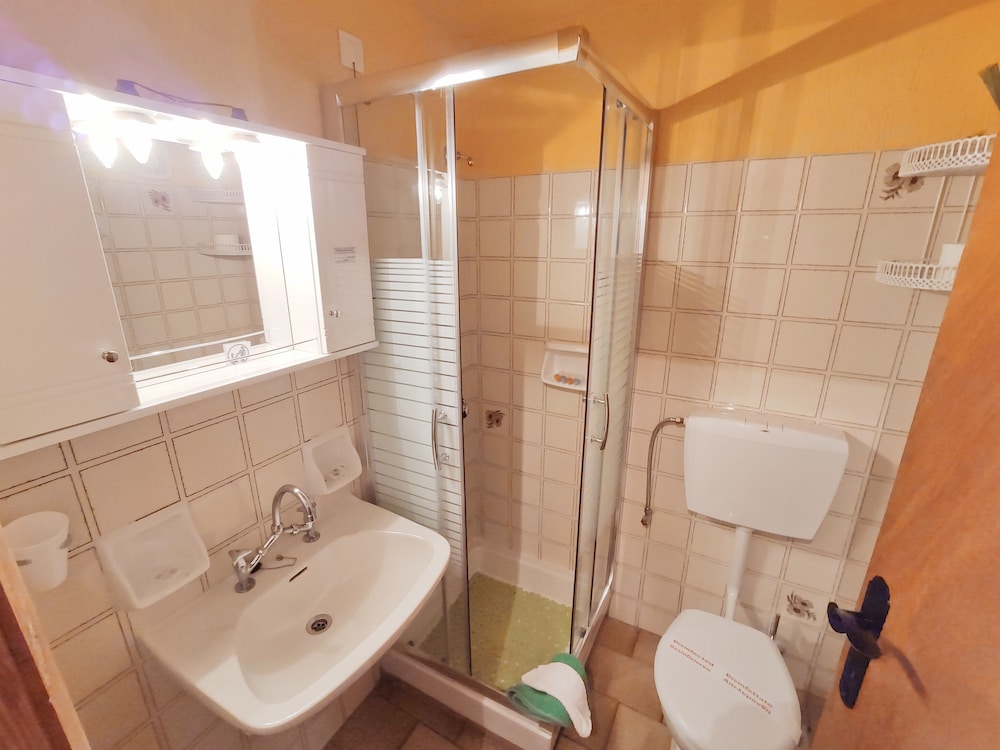 Economy Double or Twin Room (Budget) photo 2