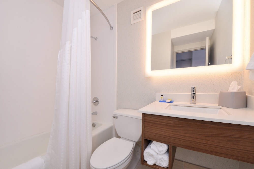 Suite, 1 Bedroom - Photo 8