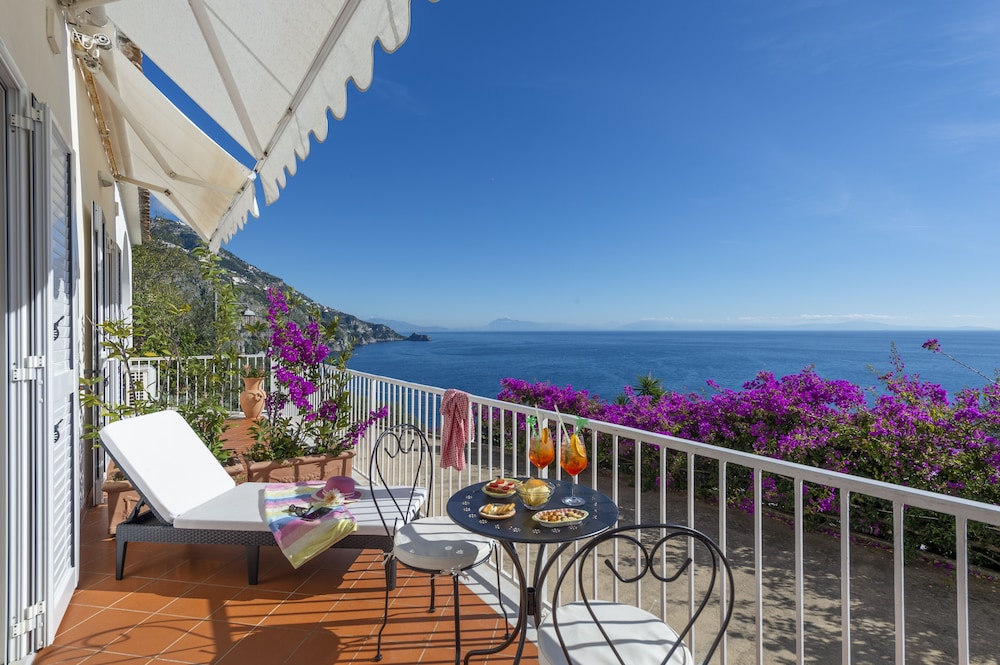 Double or Twin Room, Sea View - Photo 15