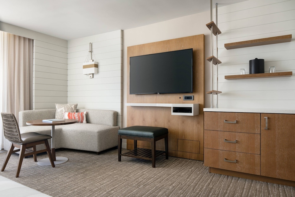 Room, 2 Double Beds, Balcony, City View (Waikiki City View) - Photo 16