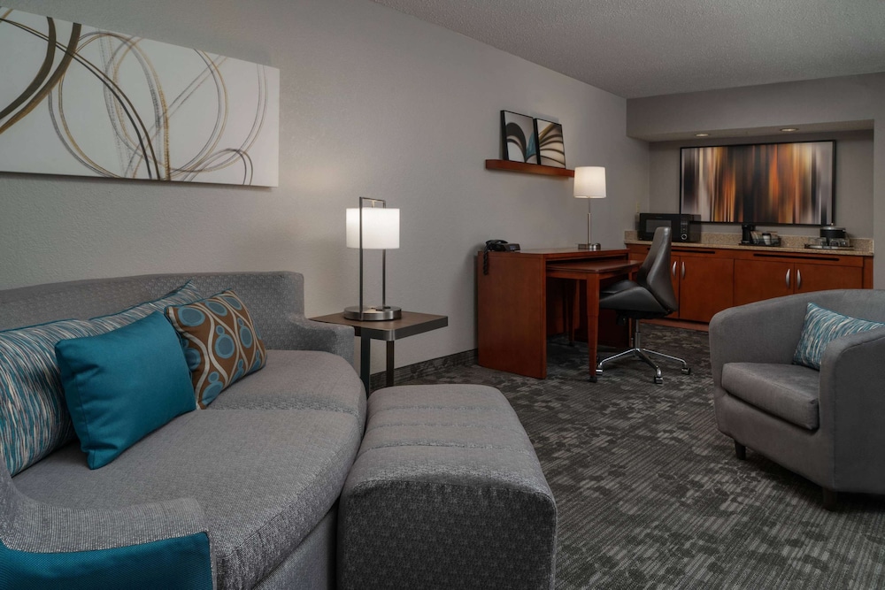 Superior Suite, 1 King Bed (One Bedroom) - Photo 4