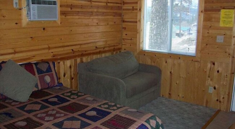 Standard Cabin, 1 Queen Bed with Sofa bed, Non Smoking (Cabin with Sofa Sleeper) photo 1