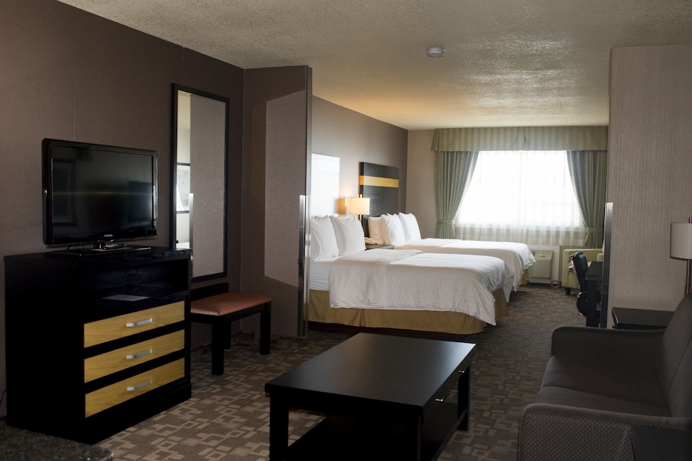 Suite, Multiple Beds - Photo 2
