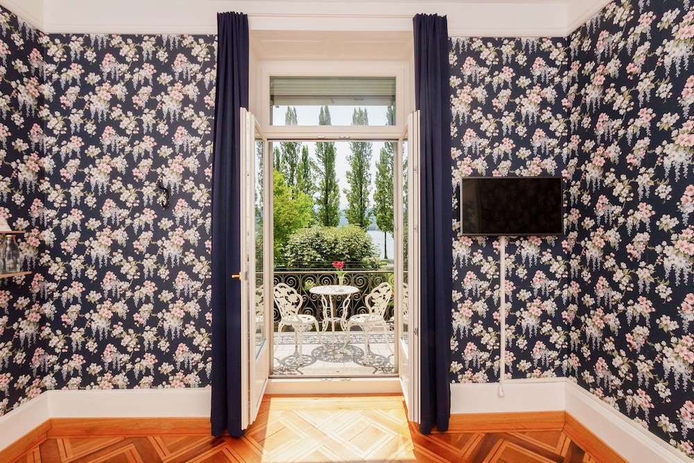 Signature Double Room, Shared Bathroom, Lake View photo 3