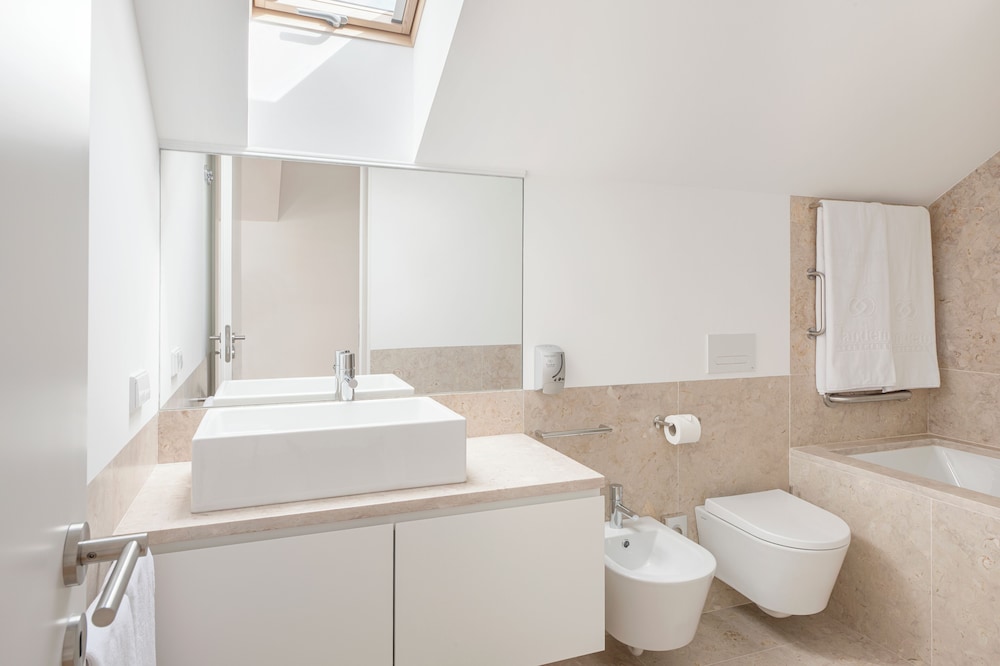 Suite, 2 Bedrooms (2 Adults) - Photo 2