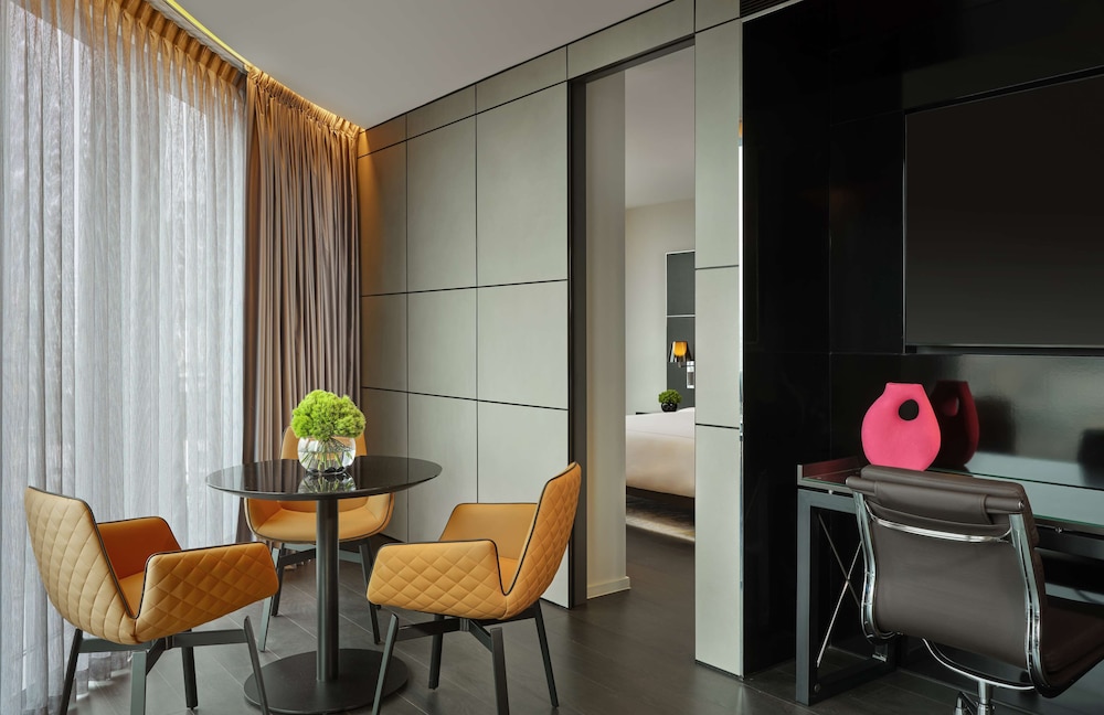 Suite, 3 Bedrooms, City View