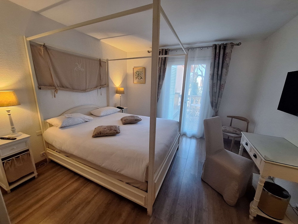Superior Room, 1 Queen Bed, Non Smoking, Pool View (Twin bed on request) - Photo 1