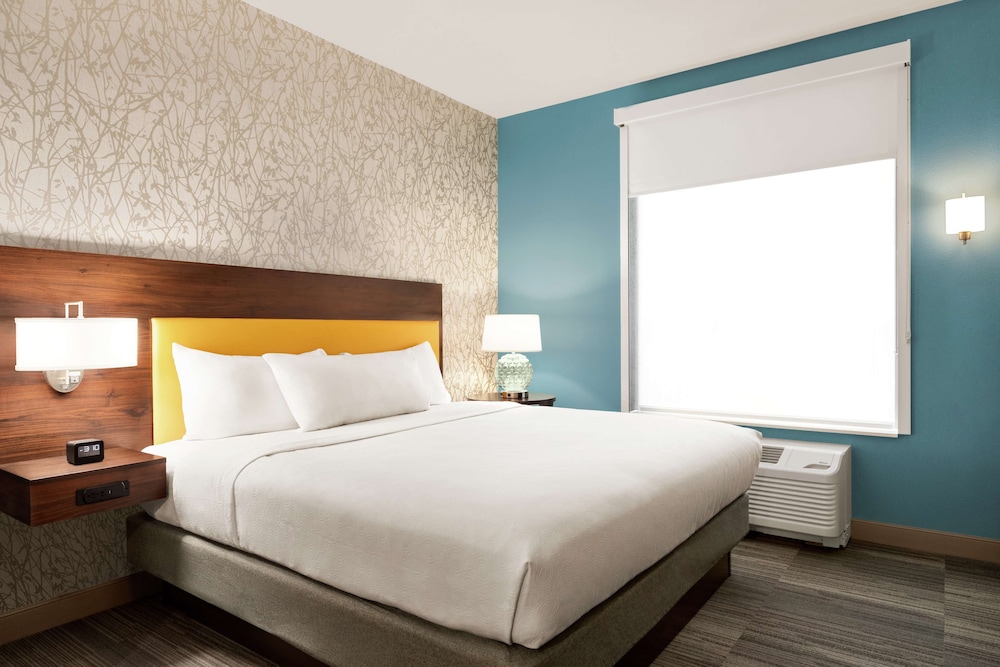 Studio Suite, 1 King Bed with Sofa bed, Roll-in Shower (Roll-In Shower Accessible) - Photo 2