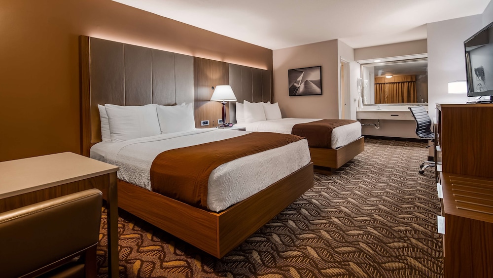 Standard Room, 2 Queen Beds, Non Smoking, Refrigerator & Microwave (Oversized Room) photo 1