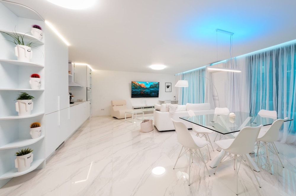 Apartment, 1 Bedroom, Smoking, Balcony