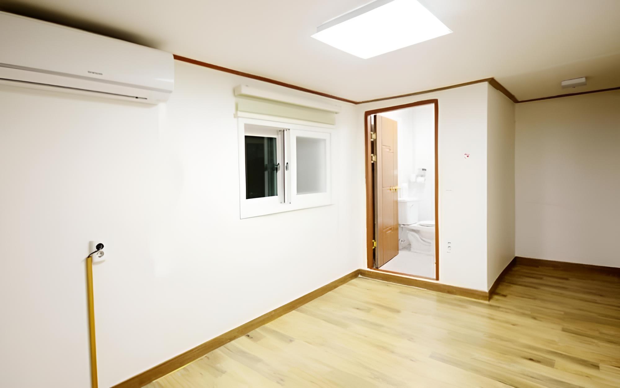 Room (Sun moon stars living room (Group) 2F) - Photo 1