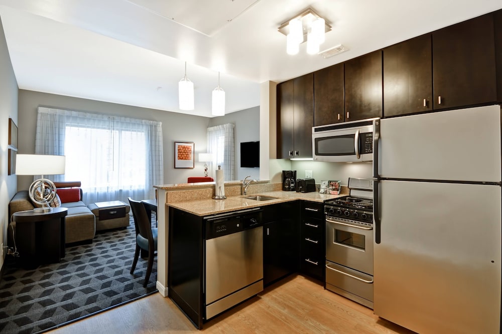 Suite, 2 Bedrooms - Photo 1