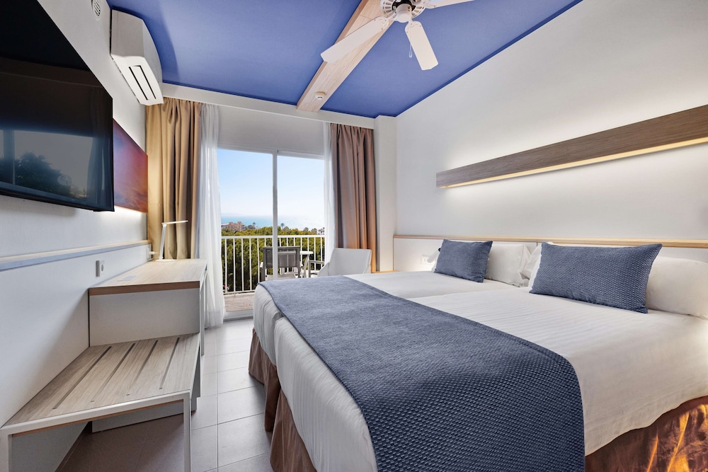 Standard Double Room, Sea View (2 Adults)