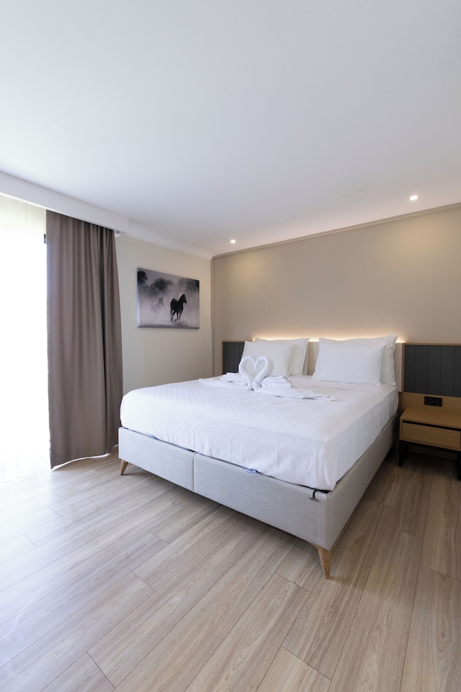 Deluxe Double Room - Photo 11