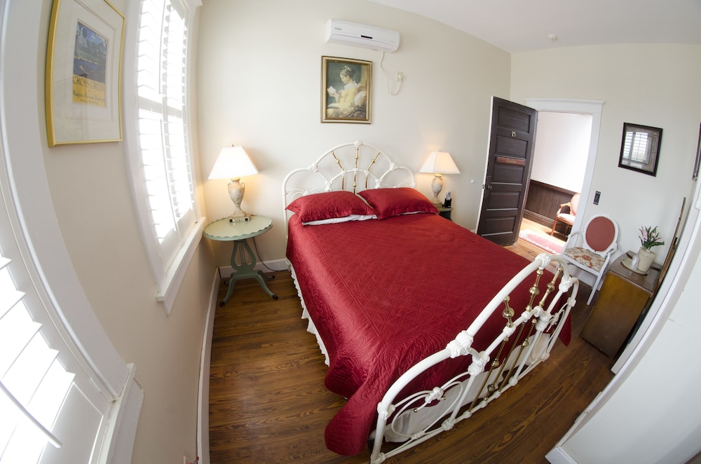 Room, 1 Queen Bed, Veranda View photo 3
